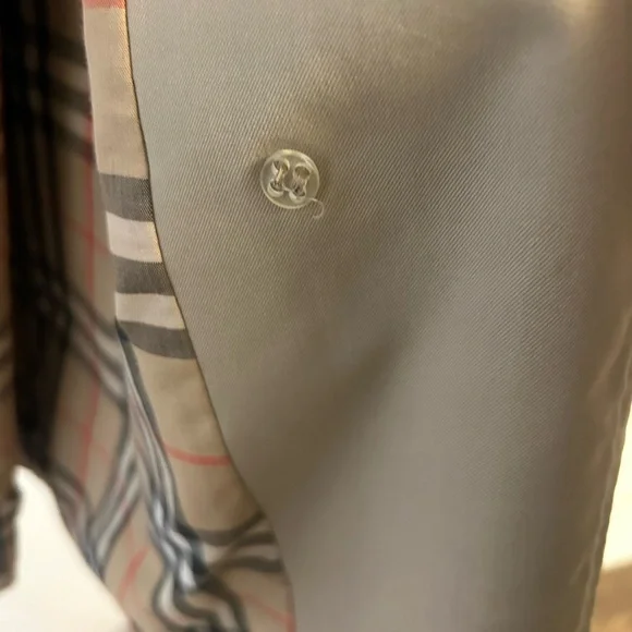 Classic Burberry trench coat, size 2 Long - Picture 5 of 8